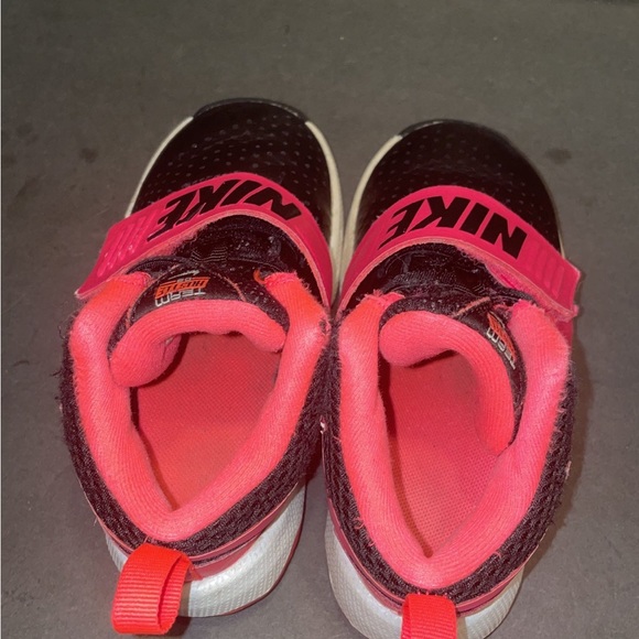 Nike - Picture 4 of 6